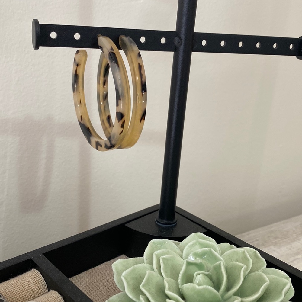 Tortoise shell hoop earrings